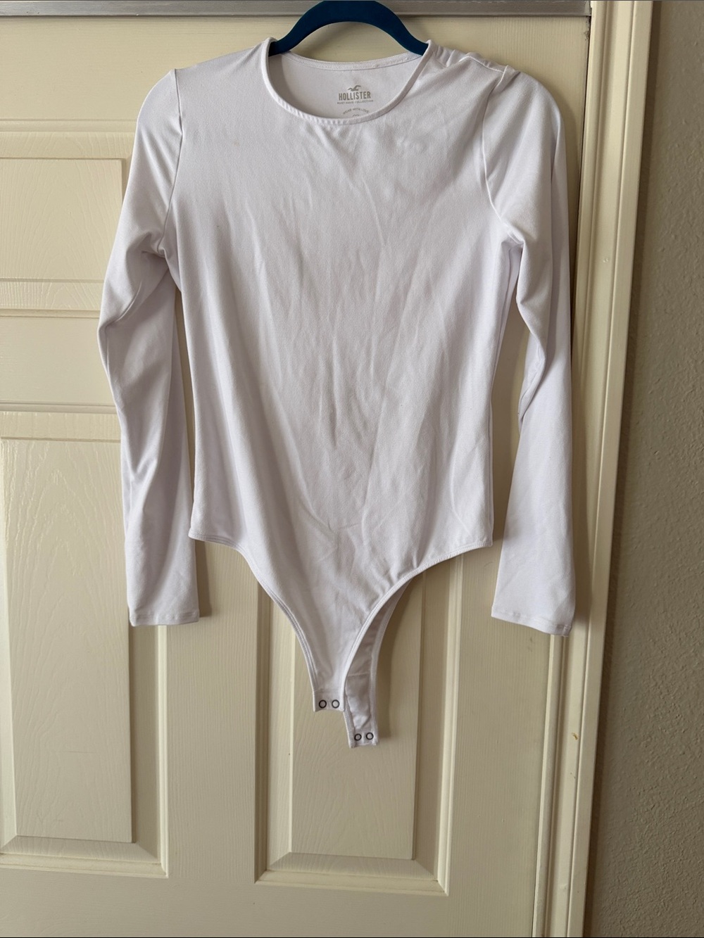 Hollister | L | Classic White Long-Sleeve | Bodysuit